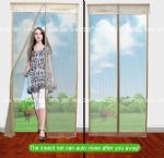 Automatic closing door curtain